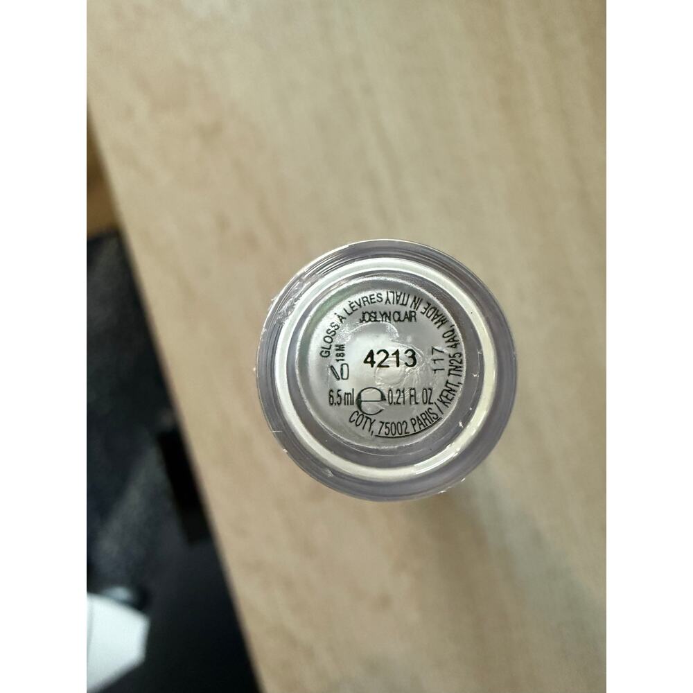 $42 New Gucci Hydrating Plumping Lip Gloss - Clear - Picture 6 of 7